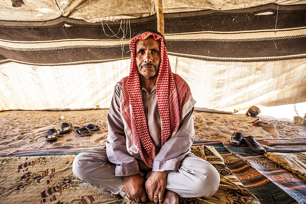 Beduino nomade in una tenda nel deserto del Wadi Rum. Courtesy of Carlos Solito