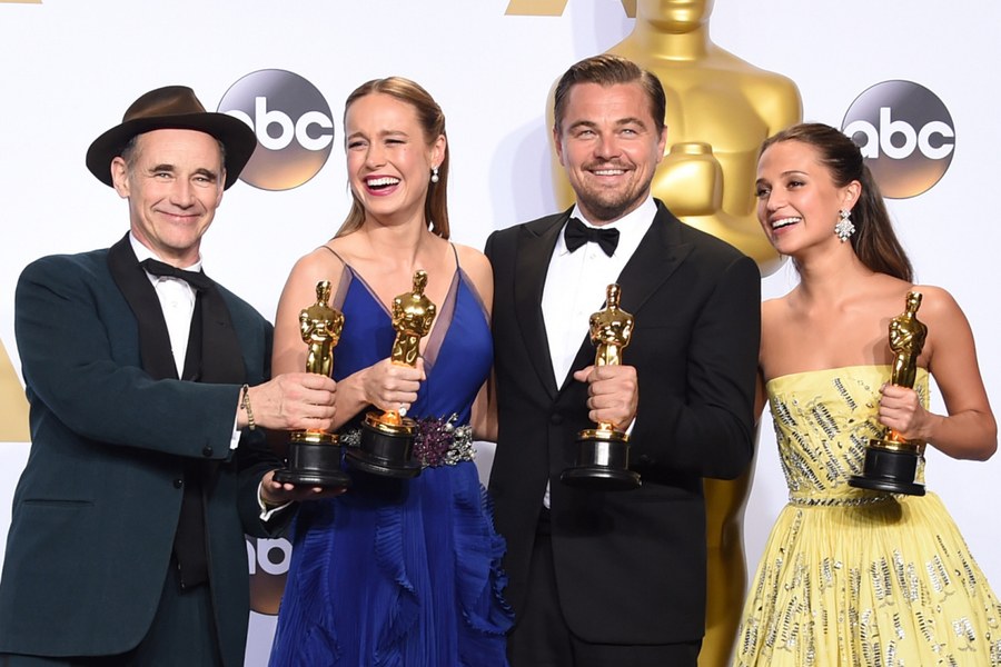 Da sinistra: Mark Rylance(miglior attore non protagonista), Brie Larson, Leonardo DiCaprio e Alicia Vikander. Credits: Google.