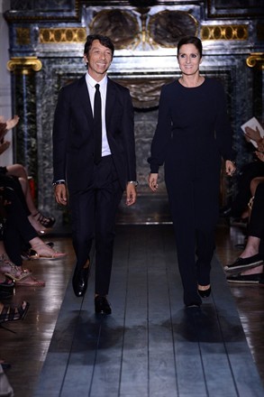 Pier Paolo Piccioli e Maria Grazia Chiuri confermati dopo l'acquisizione della Valentino da parte dell'emiro del Qatar