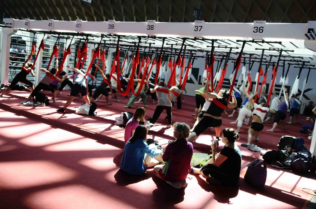 Lezione di Antigravity Yoga