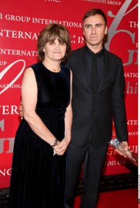 Raf Simons insieme alla giornalistica e critica di moda del New York Times Cathy Horyn (Photo by BrunoPress)