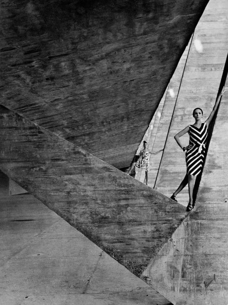 Helmut Newton_French Vogue_Rio 1962_copyright Helmut Newton Estate 