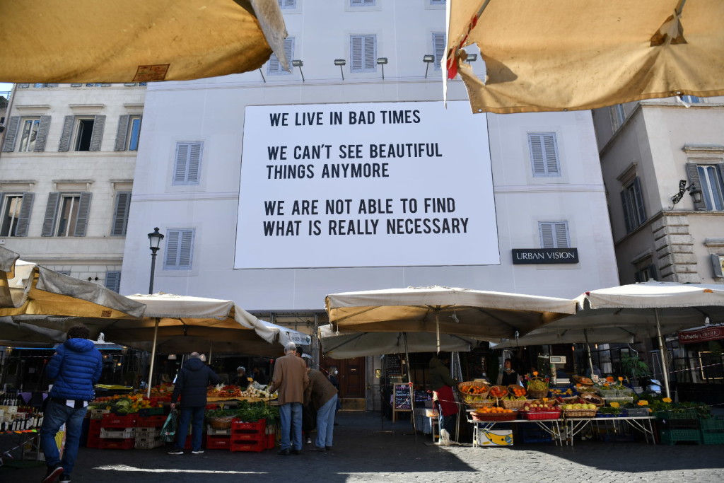 La maxi affissione di Urban Art a Campo de' Fiori