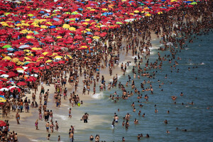 Spiaggia d’Ipanema, Rio de Janeiro, Brasile Ipanema Beach, Rio de Janeiro, Brazil © Yann Arthus-Bertrand