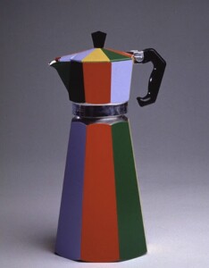 Oggetto banale: caffettiera di Alessandro Mendini. Progetto con Paola Navone, Daniela Puppa, Franco Raggi, 1980-1994 - Archivio Atelier Mendini, credits  Courtesy of Press Office